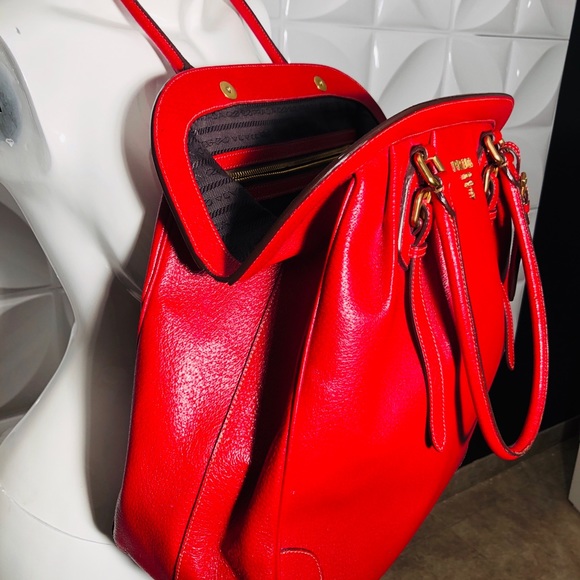 Prada -  my favorite handbag ever ! - Picture 3 of 5